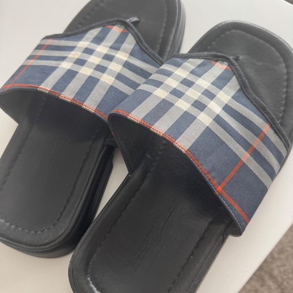 Men’s Burberry toe slides - Picture 4 of 5